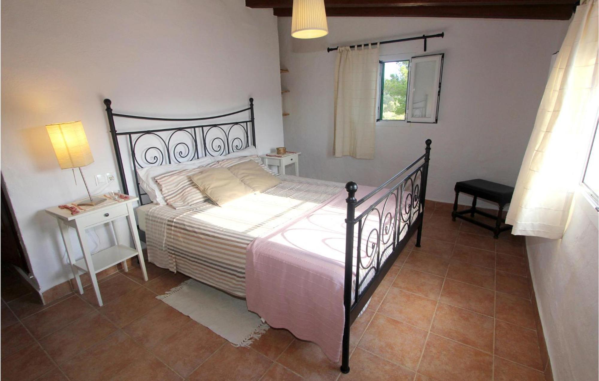 Cozy Home In Algaida With Outdoor Swimming Pool
