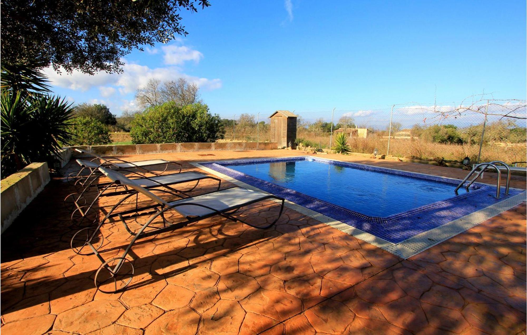 Cozy Home In Algaida With Outdoor Swimming Pool Ferienhaus