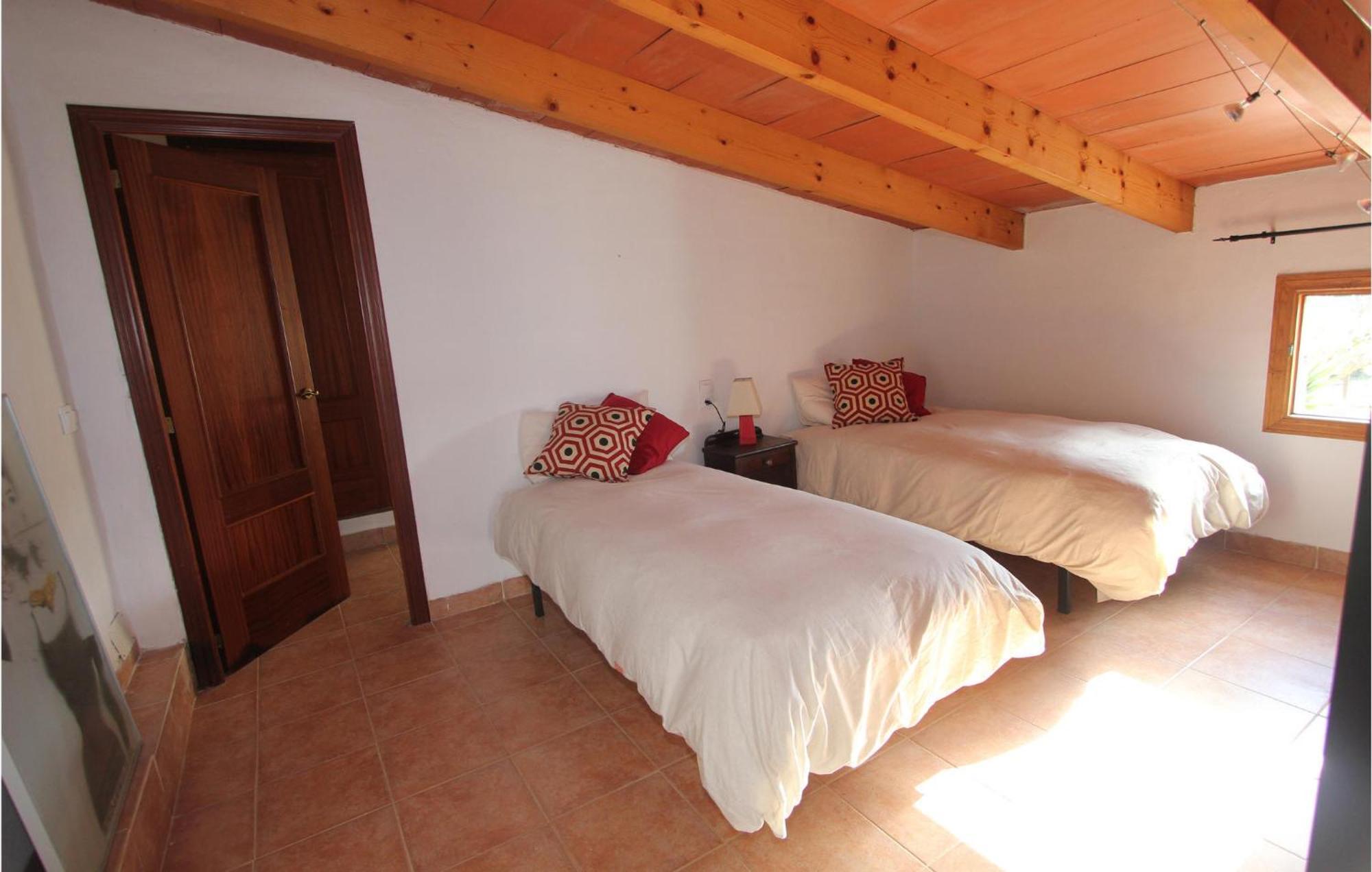 Cozy Home In Algaida With Outdoor Swimming Pool Ferienhaus